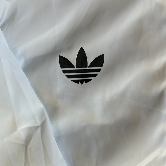 Official Yeezy Tour Windbreaker - Picture 2 of 5